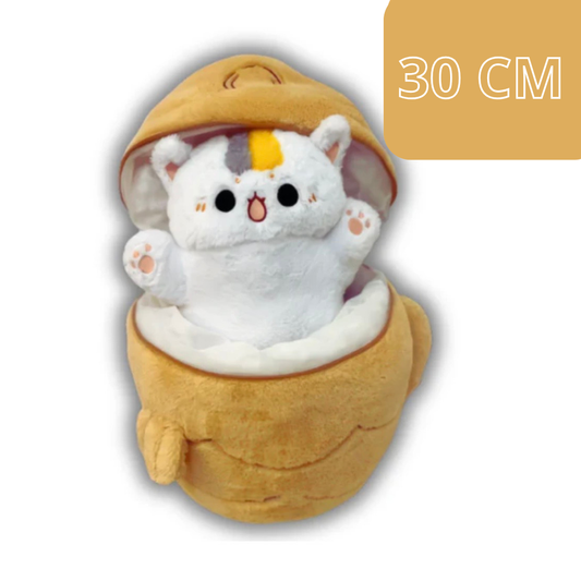 peluche de gato escondido en un pez